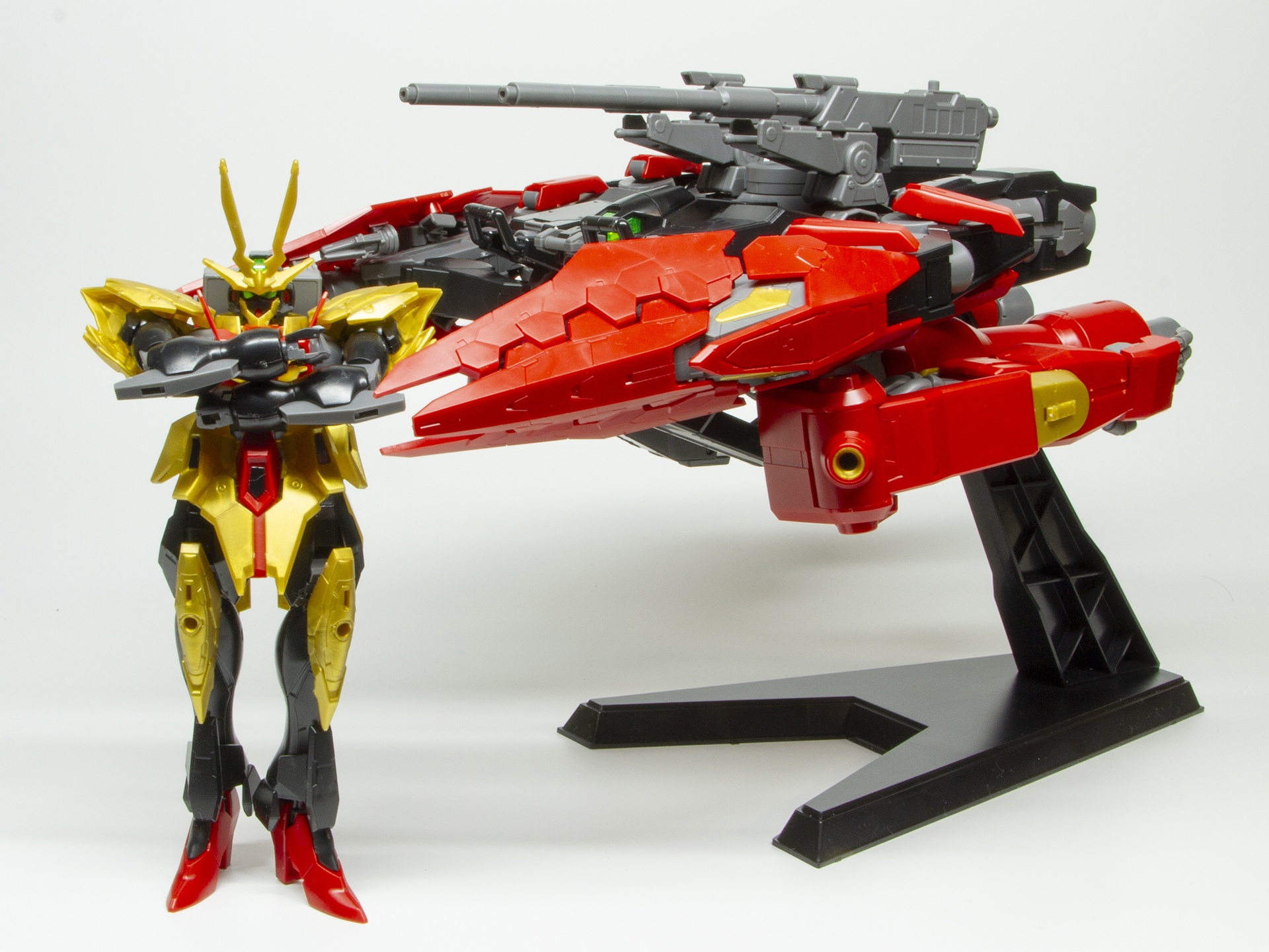やはりティフォエウスガンダムにはモビルファイター風の立ち姿が似合う