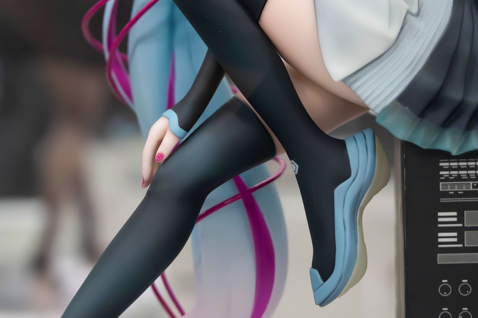 指のネイルやタイツのマークなども再現されており、こだわって作られているのが分かる