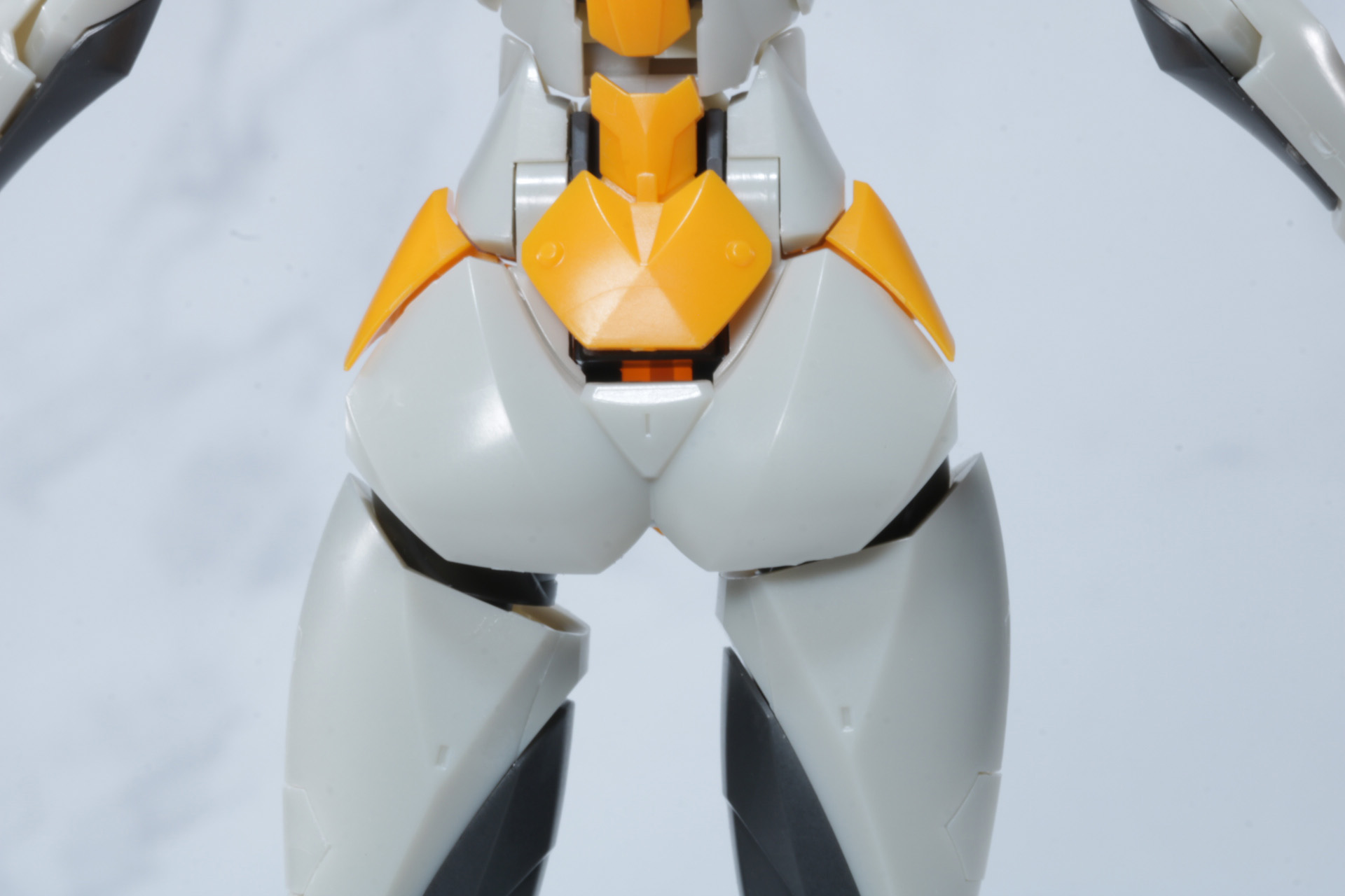 一体型の臀部パーツは見た目重視となっている