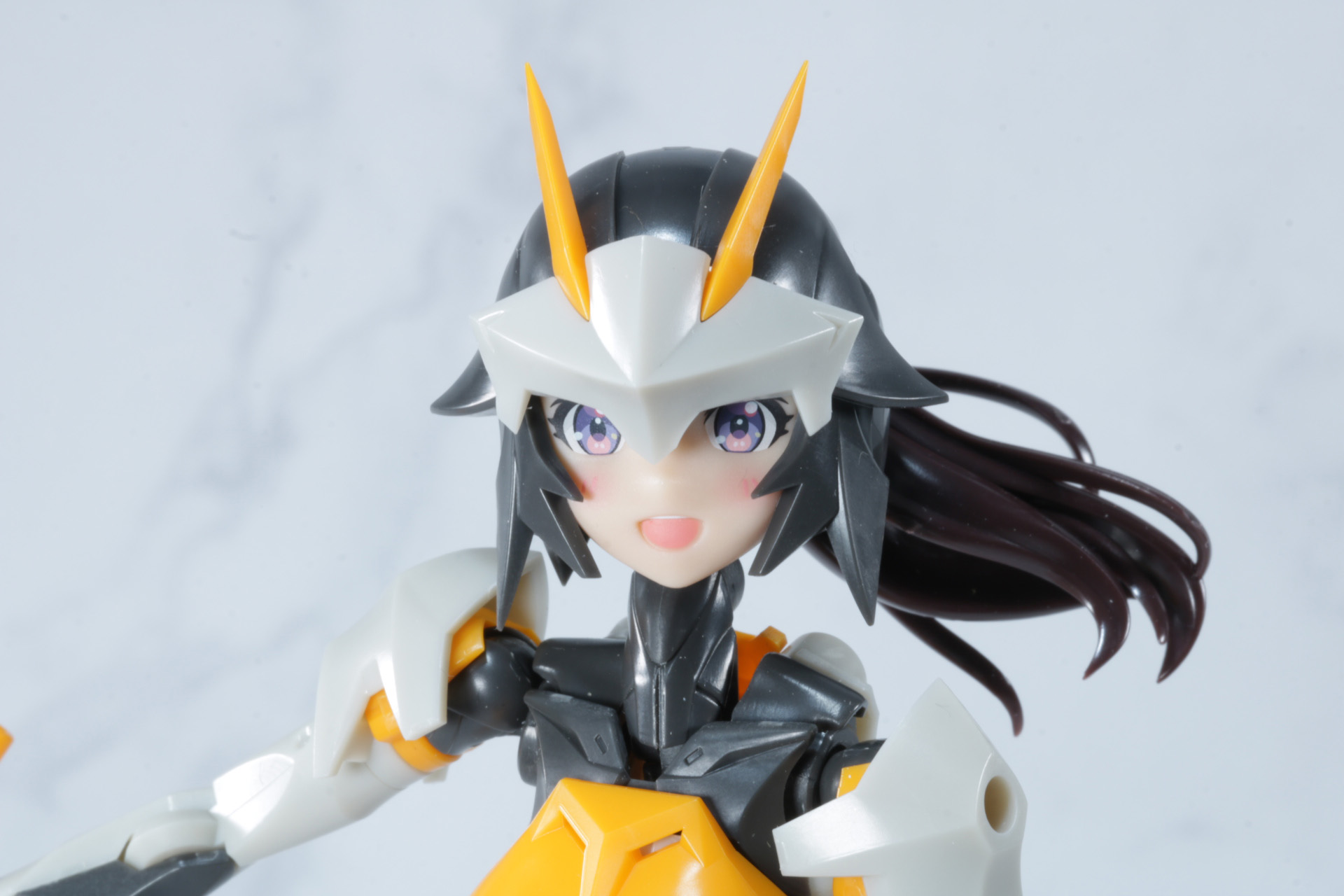 後頭部にポニーテールパーツを使用することもできる