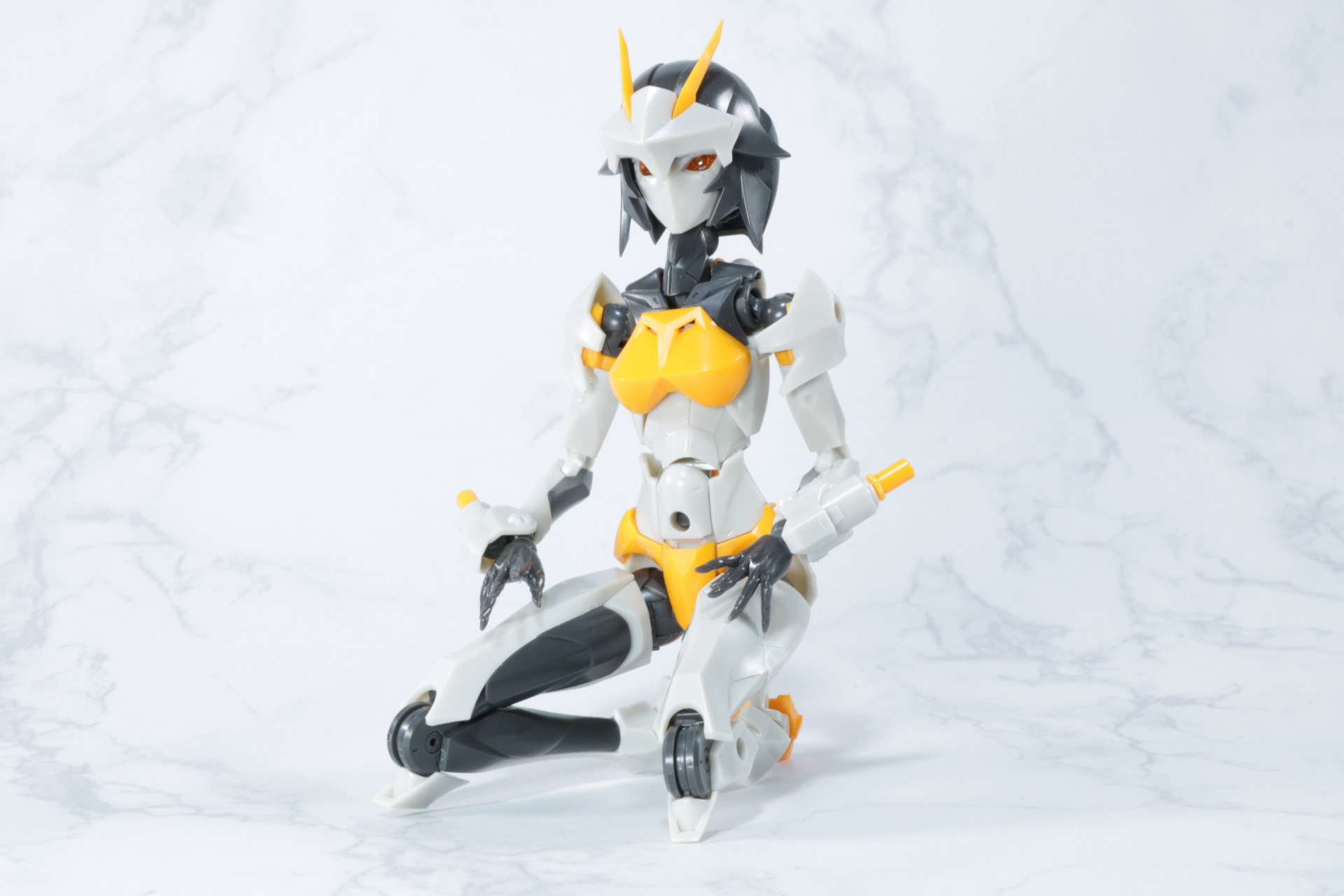 正座など座った姿勢のバリエーションも豊富