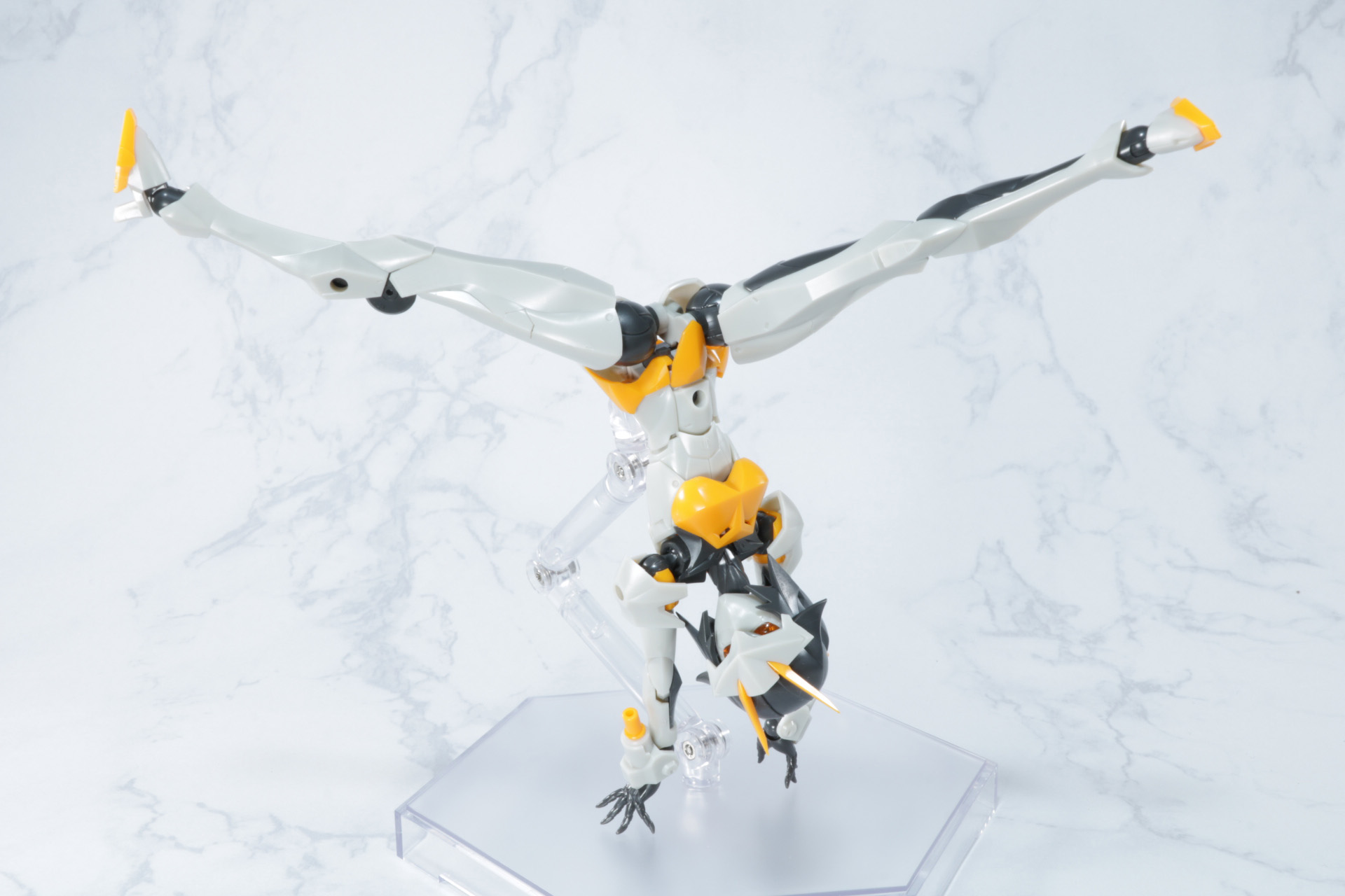 カポエラ的な大きく足を開いたアクションが可能