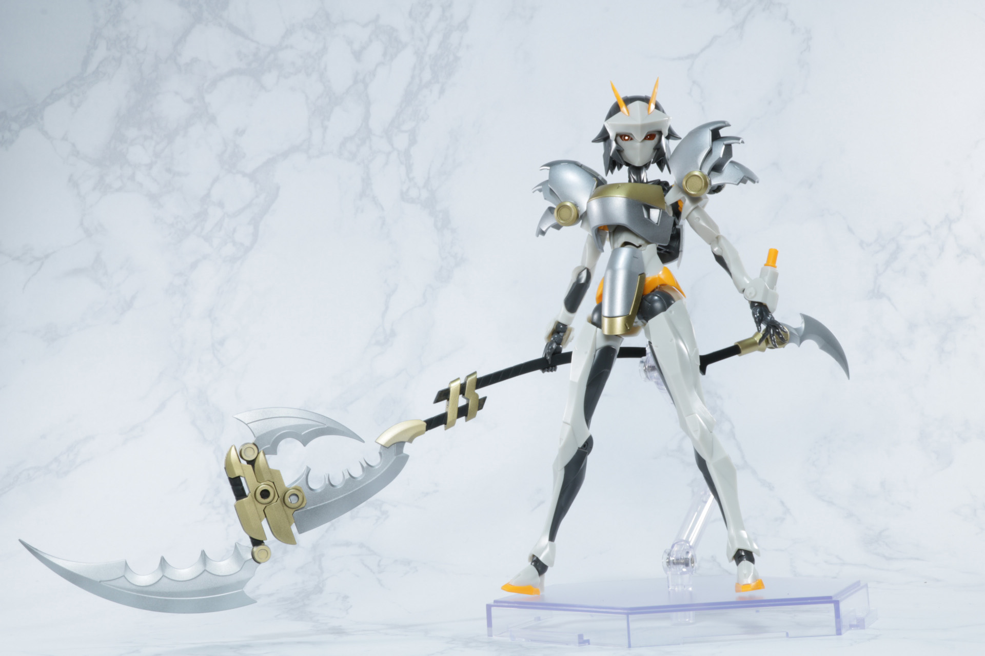 「メカサプライ08 エクスアーマーB」と「ヘヴィウェポンユニット07 スカルマサカー」でカスタムした「プリンシパル」