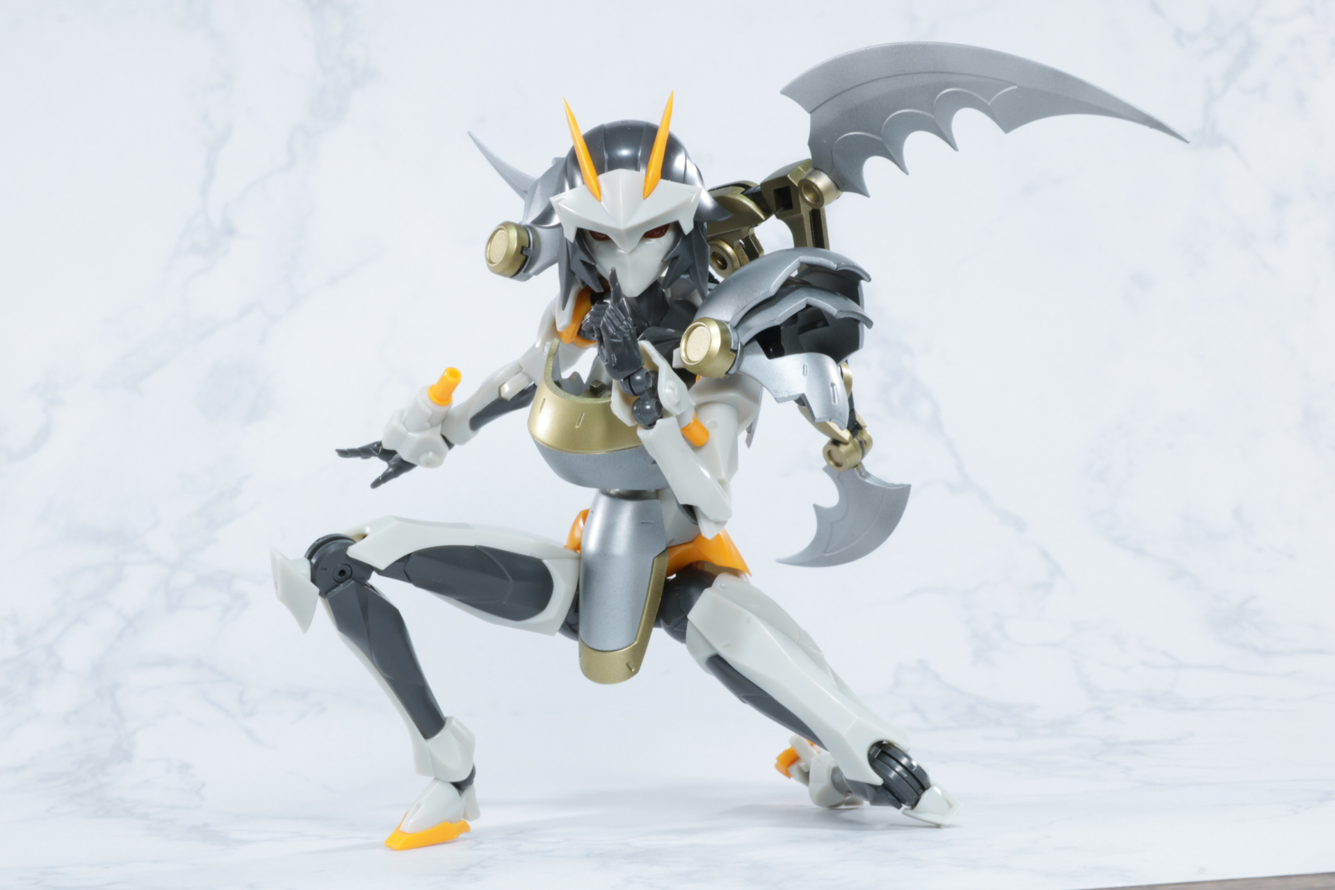 背負った状態では忍者のようなスタイリッシュさも演出できる