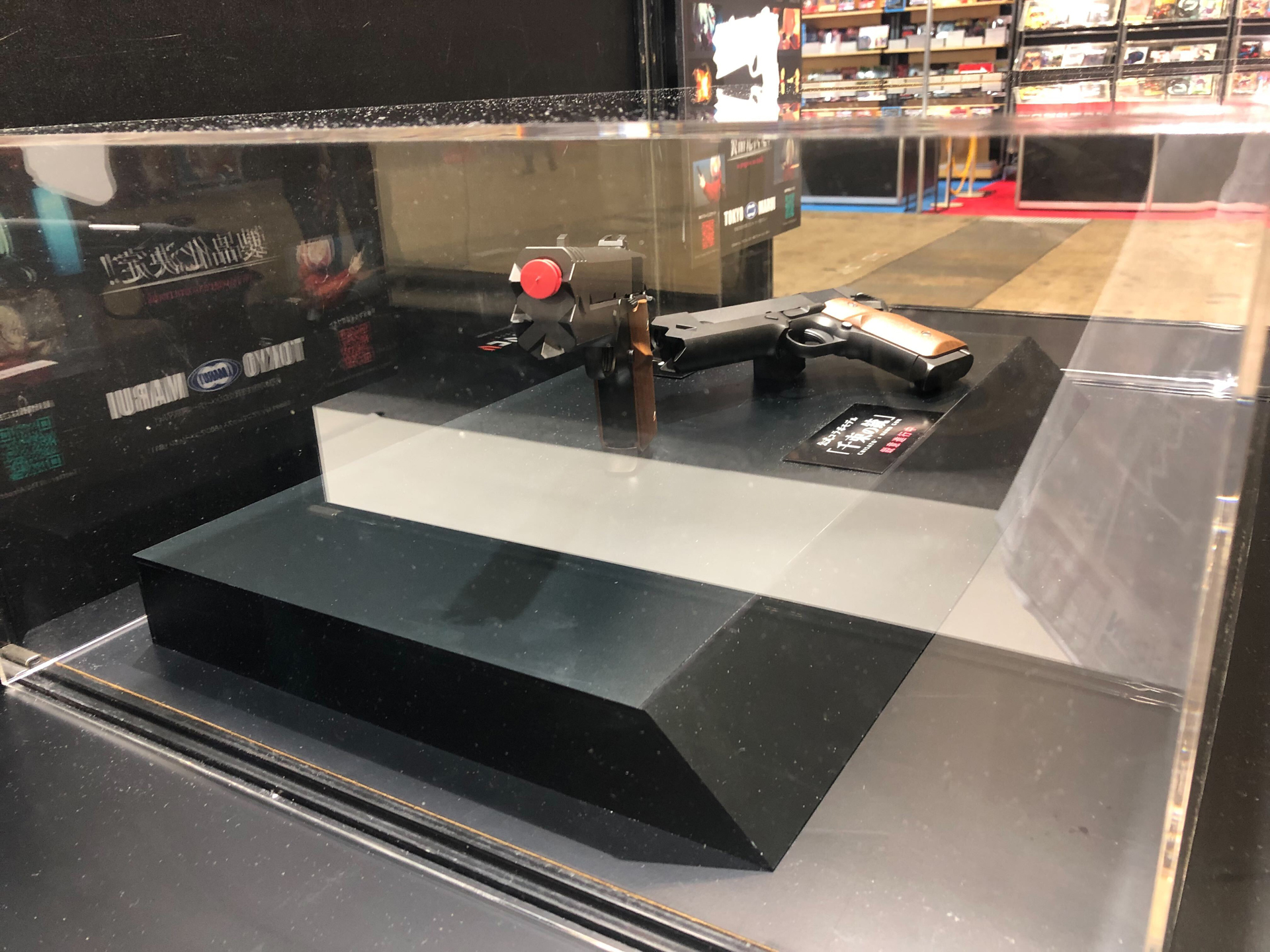 「マイクロプロサイト」のホワイトバージョンを装着できる白いハンドガン「White D.O.R」