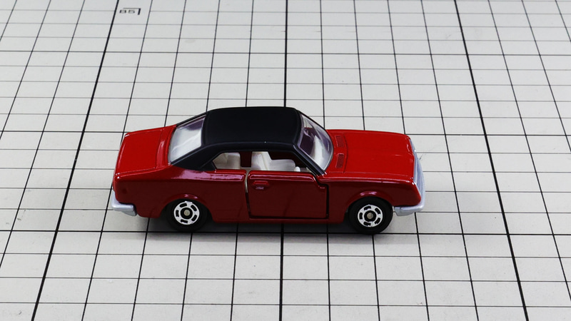 リア：こちらもシンプルな印象