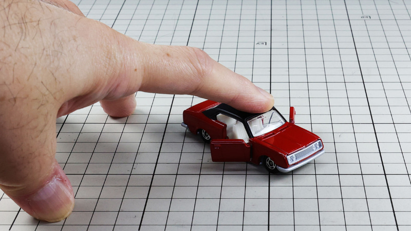 アクション：左右ドア開閉とサスペンション