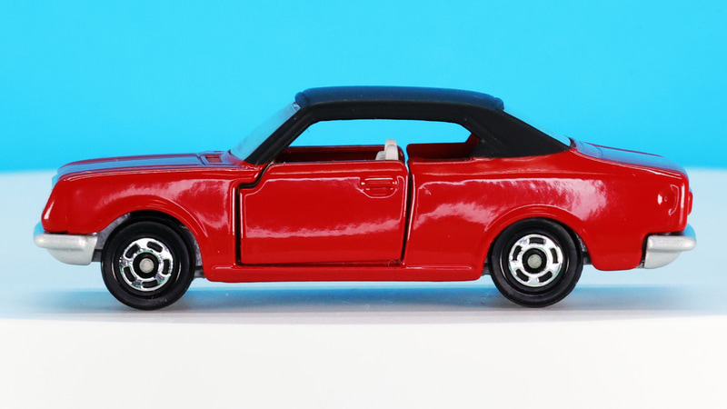 センターピラーのない、流麗であり爽快さも持ち合わせているスタイリング