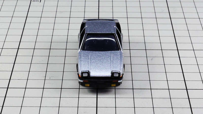 フロント：リトラクタブルが開いた状態のフロントセクション