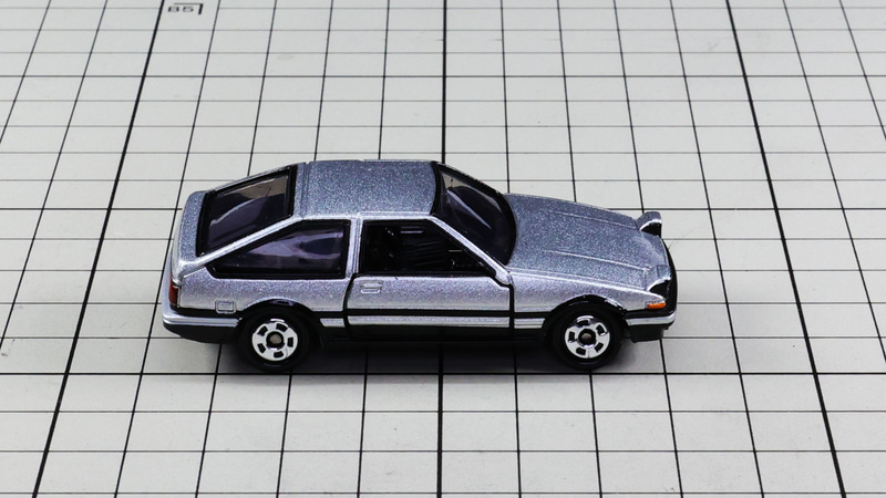 リア：細かい塗り分けがされたリアセクション