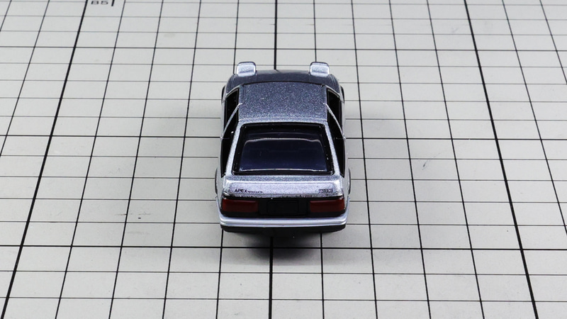 リア：細かい塗り分けがされたリアセクション