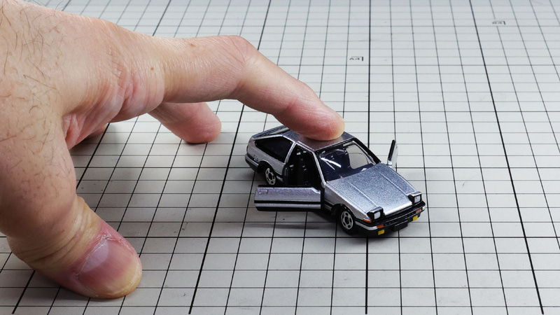 アクション：左右ドア開閉／サスペンション