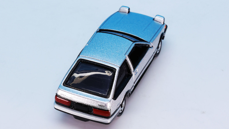 モデルは3ドアハッチバック