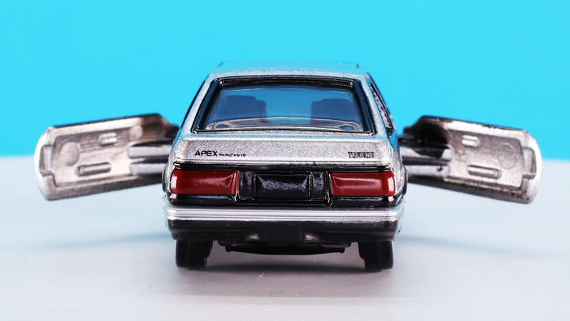 ドア内側までモールドがあります