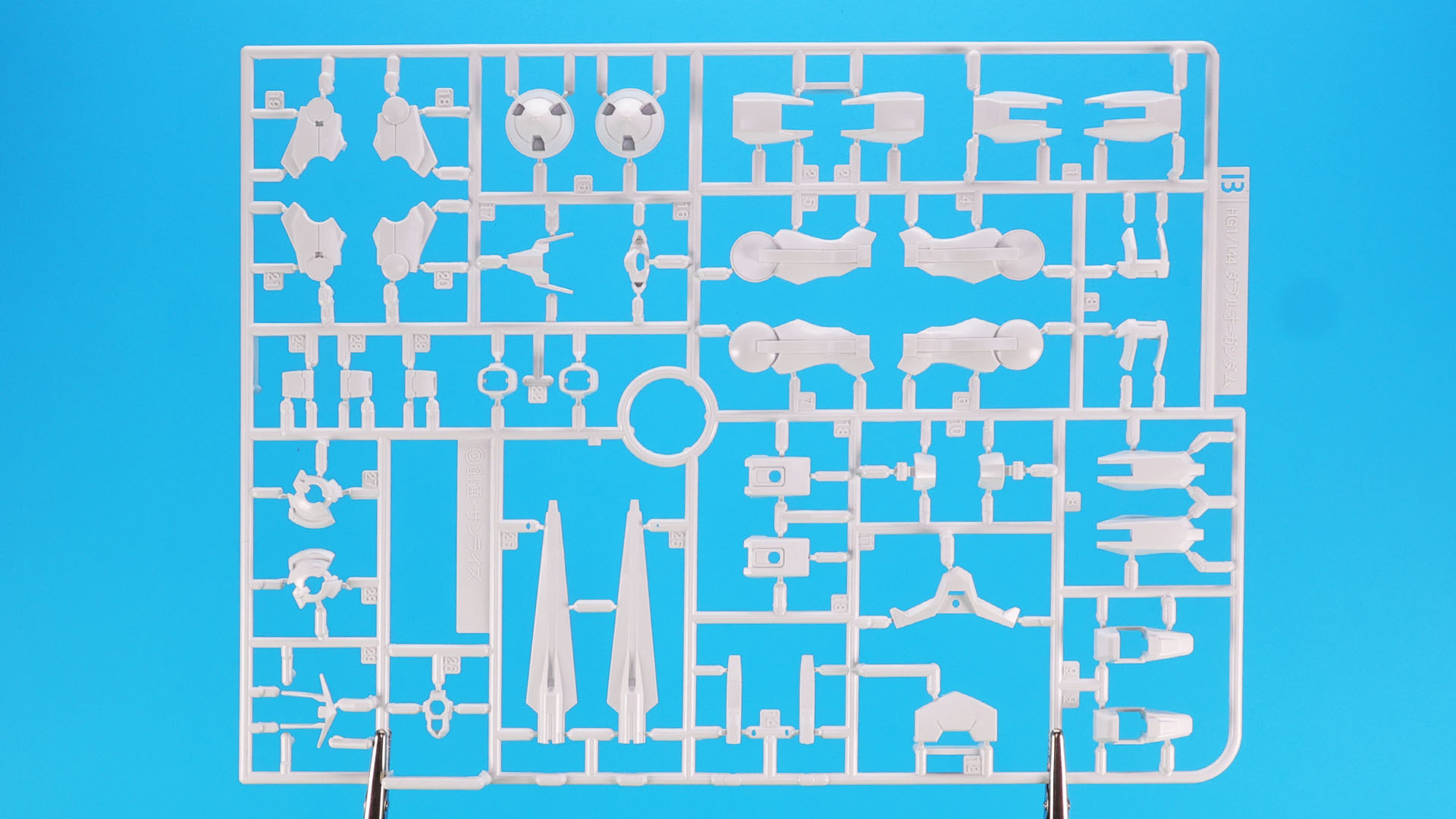 B:ダブルオーガンダムから主に装甲、装備など