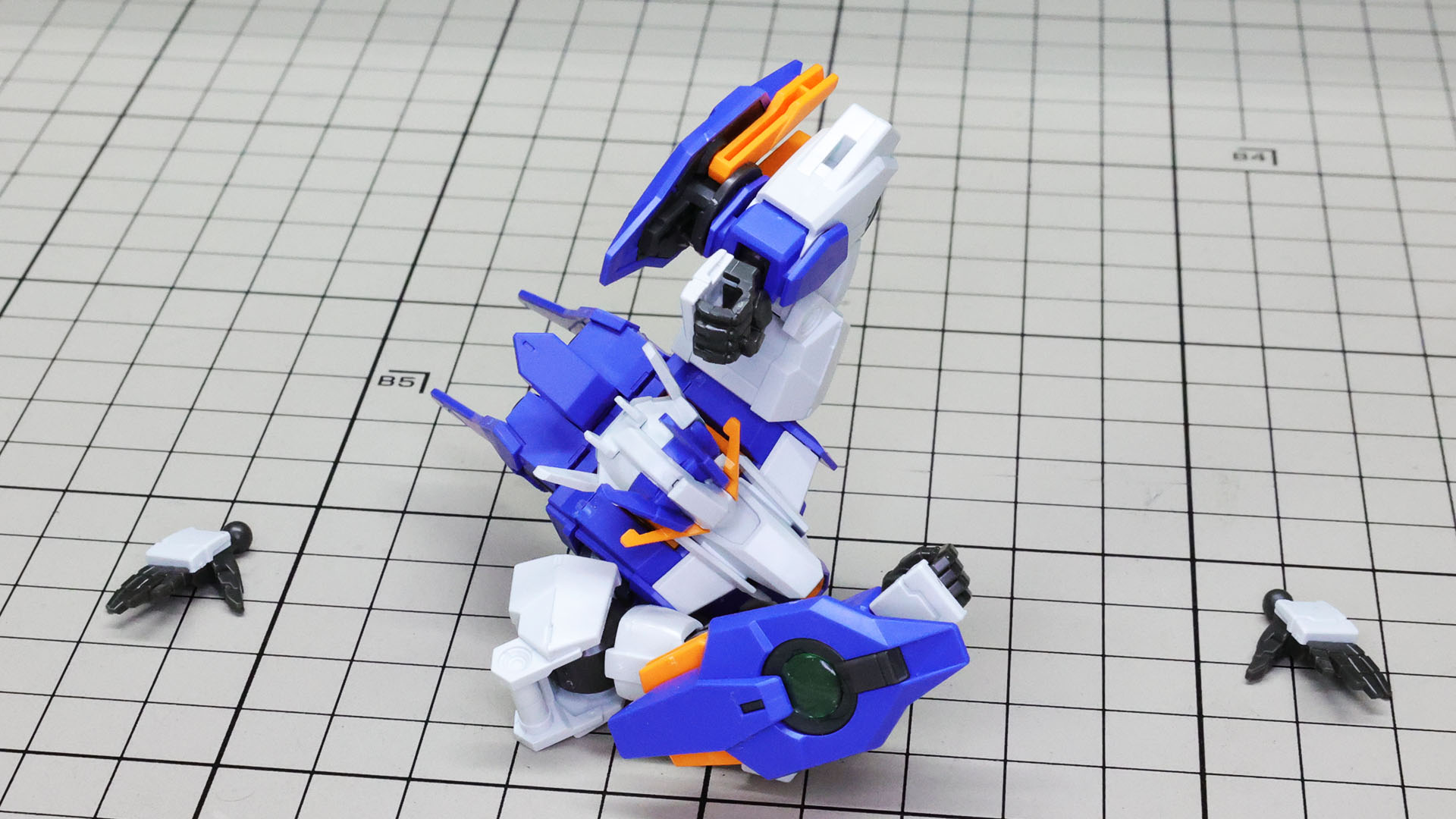 腕全体が広範囲の可動性を持っています。1軸しかない肘関節でもだいぶ曲がります