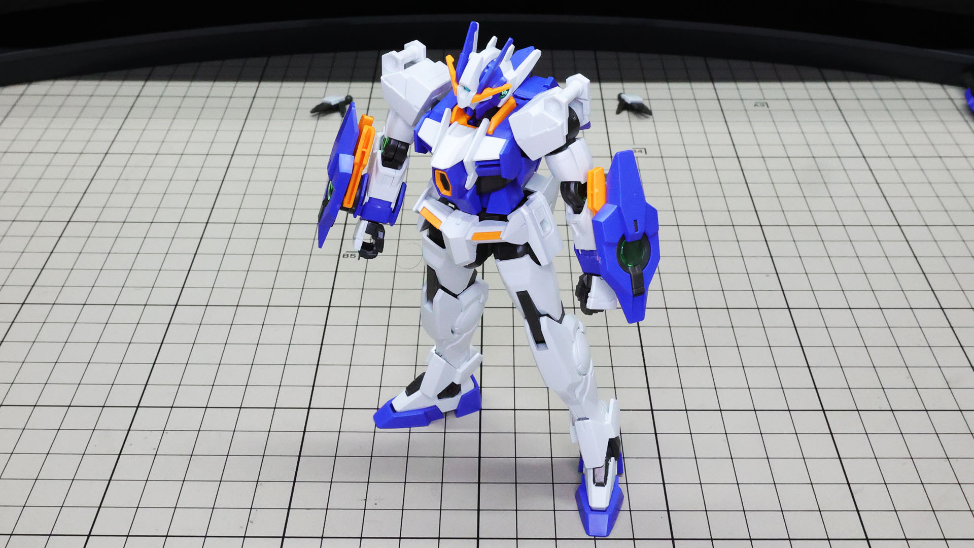 脚部を接続し、ボディとドッキング！ガンダムダブルオーダイバーアークの本体が完成です