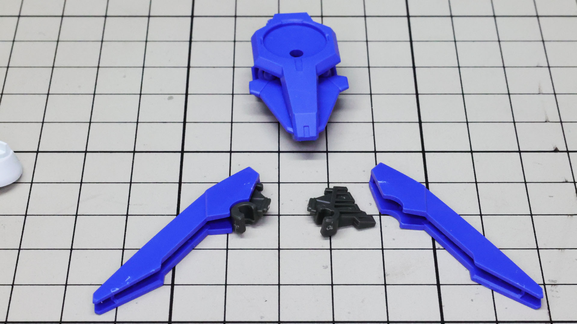 エフェクトが発生するアーム部はメカフレーム調の接続部を持ちます