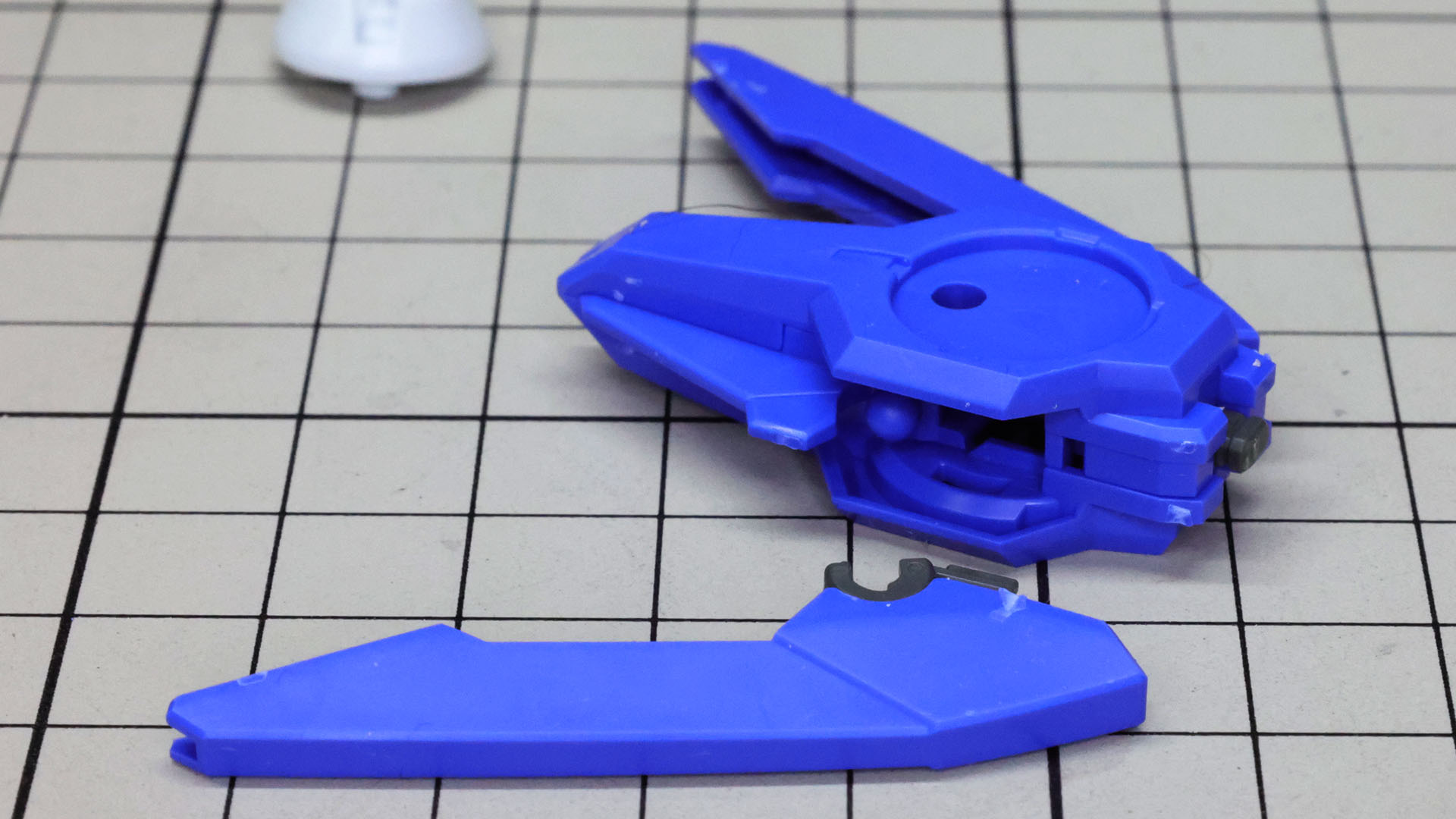 アークドライヴユニット本体内の小さなボールジョイントに接続します