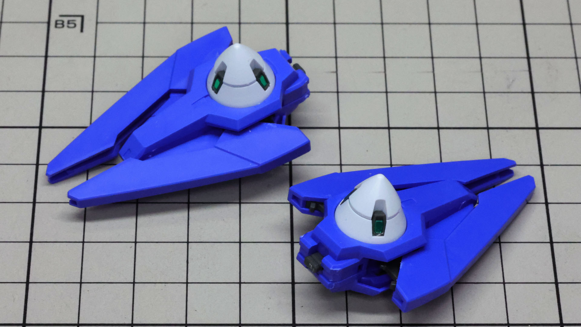 バックパックとの接続アームを組んでいきます