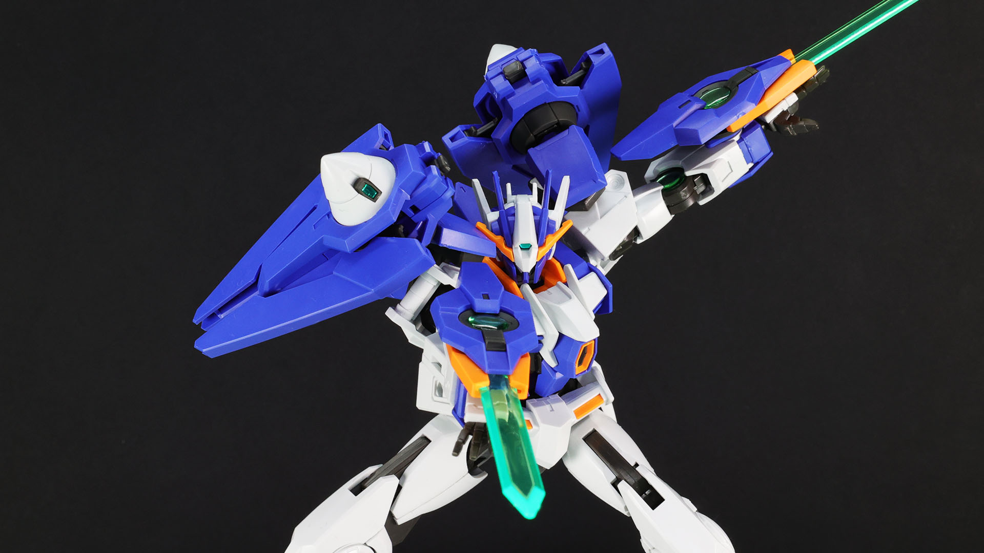 両肩のアークドライヴユニット最大出力！