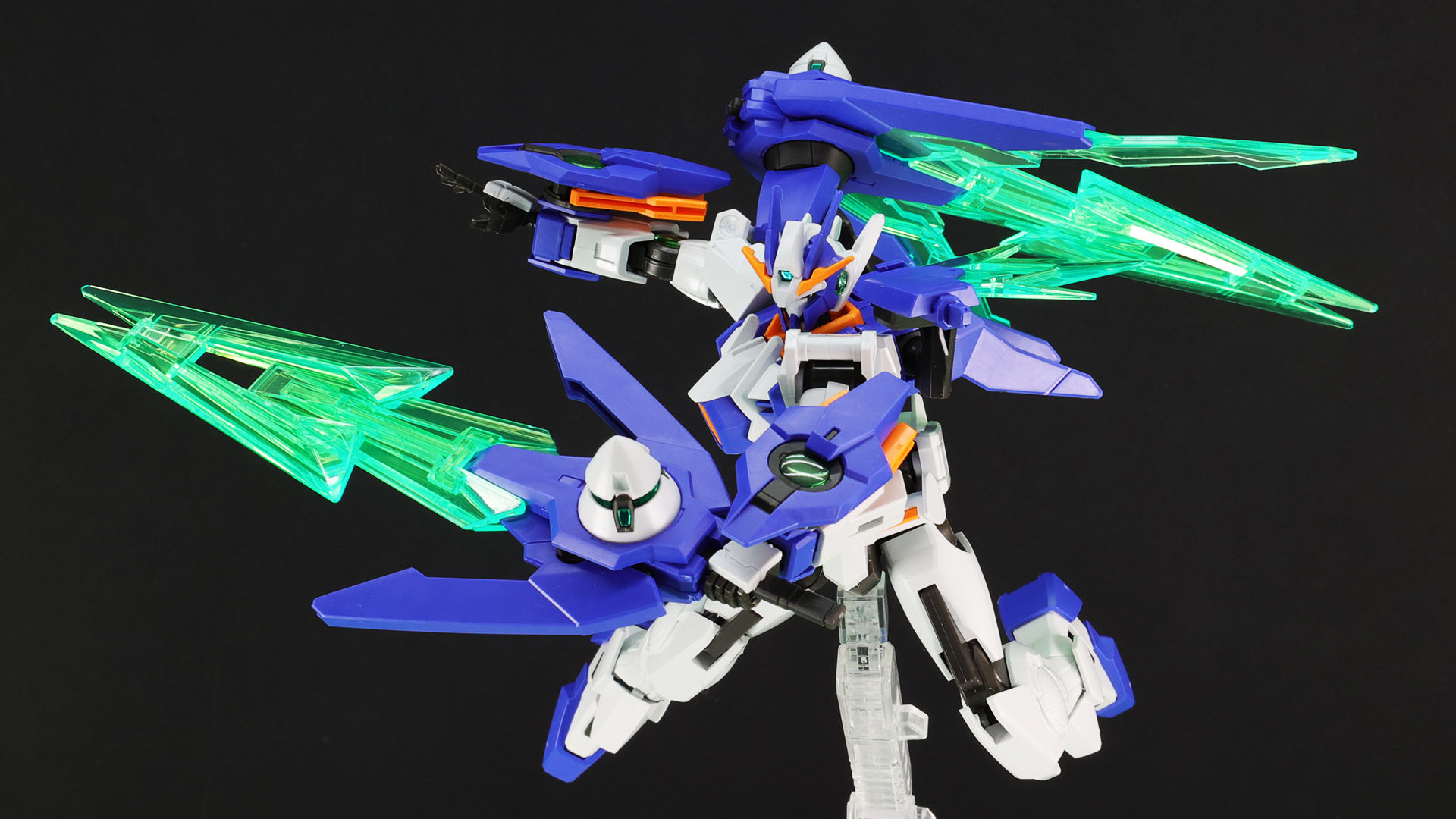 アークドライヴユニットを取り外し「バーストバスターソードモード」に変形、敵機を一掃する！