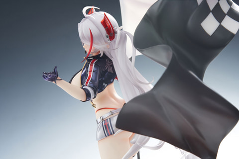 セクシーなレースクイーン姿で登場。「アズールレーン プリンツ