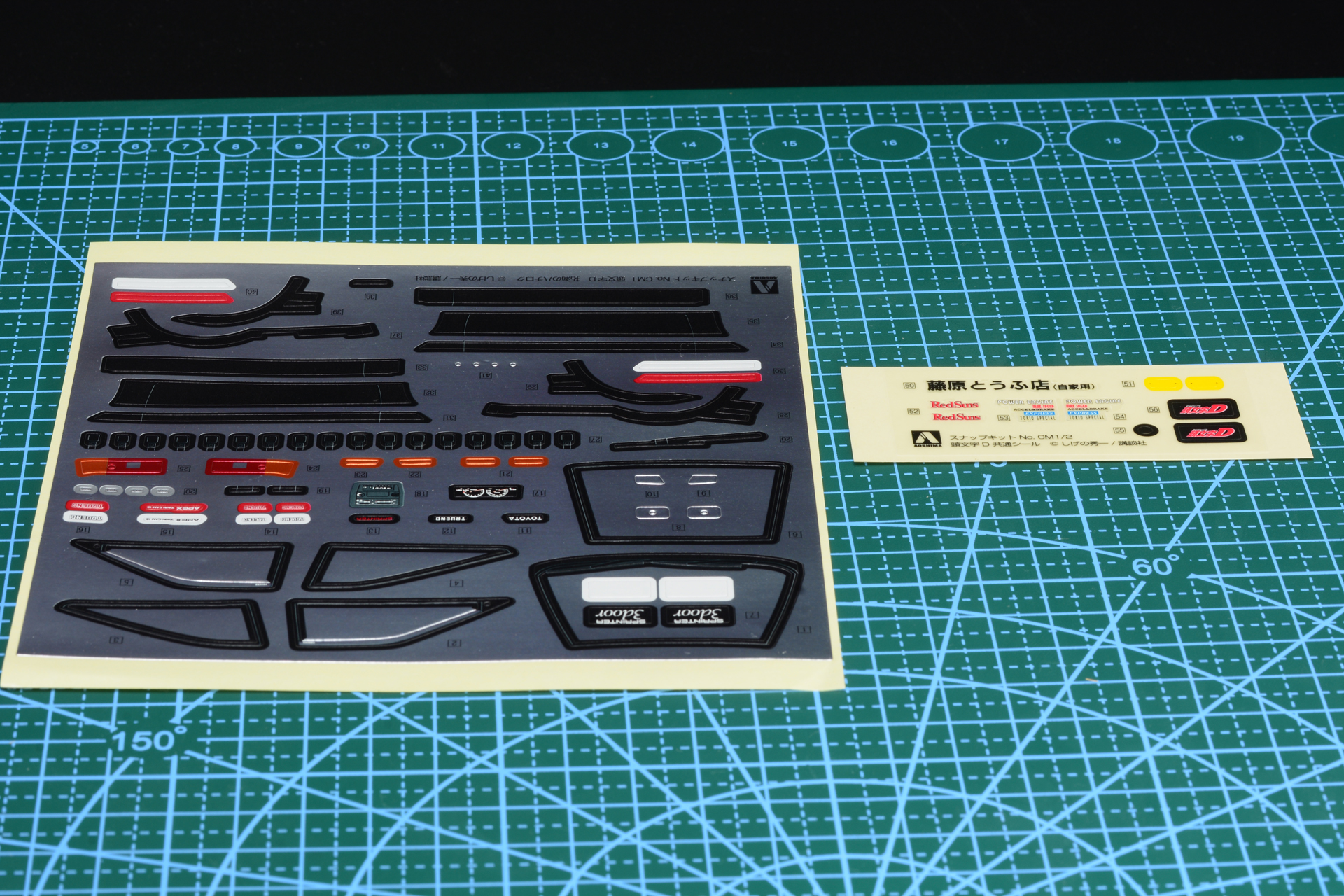 「ザ・スナップキット」の大きな特徴であるシール。プラモデルの質感を大きく向上させる