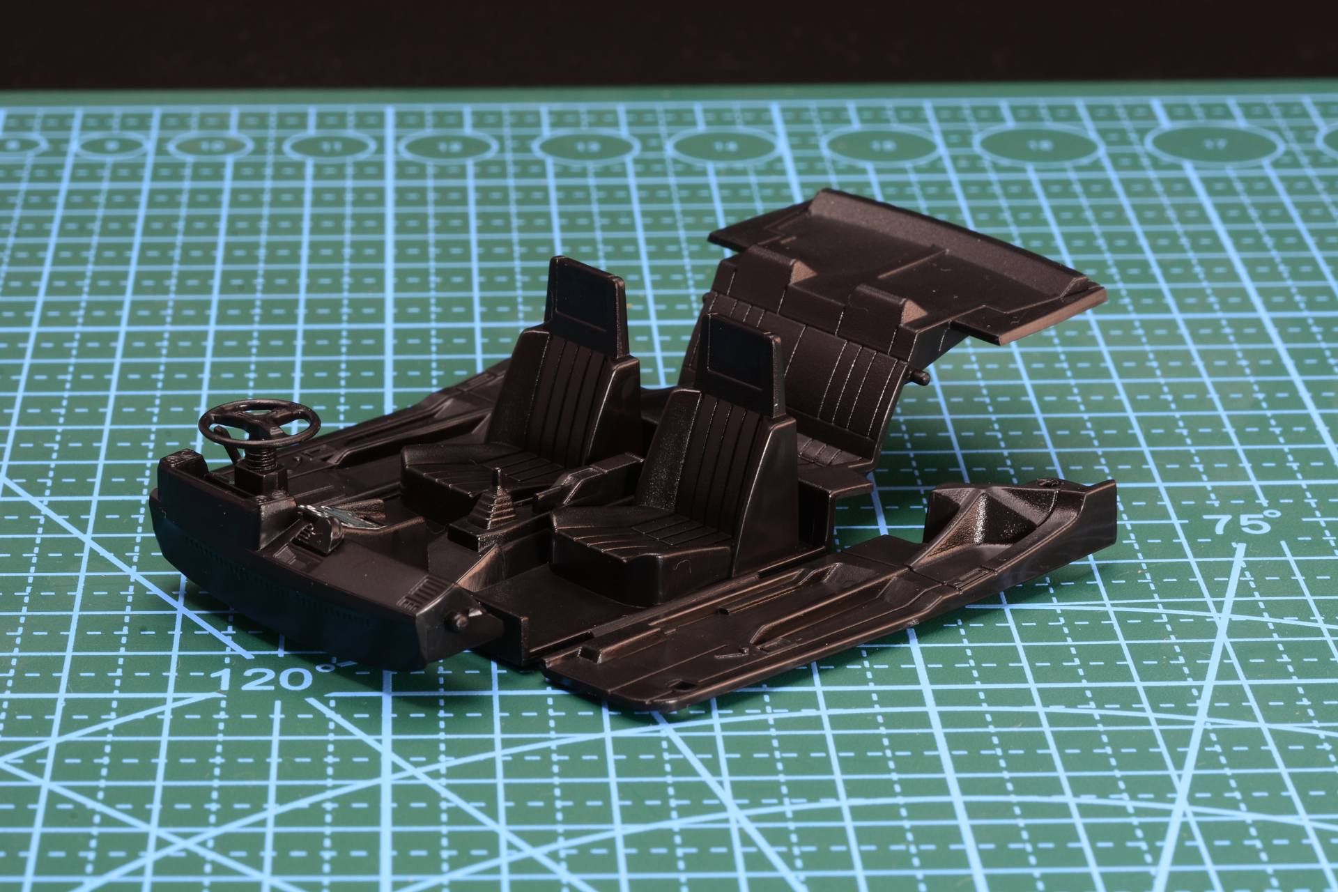 1パーツで表現された車内。