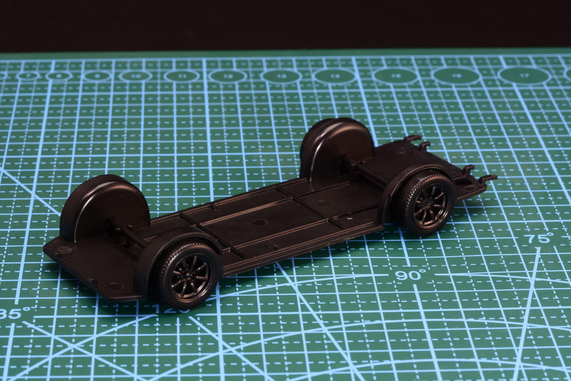 非常にシンプルなシャーシ部分