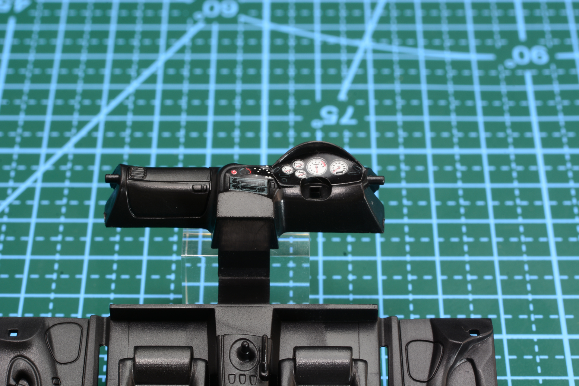 メーターも多くスポーツカーらしいダッシュボード