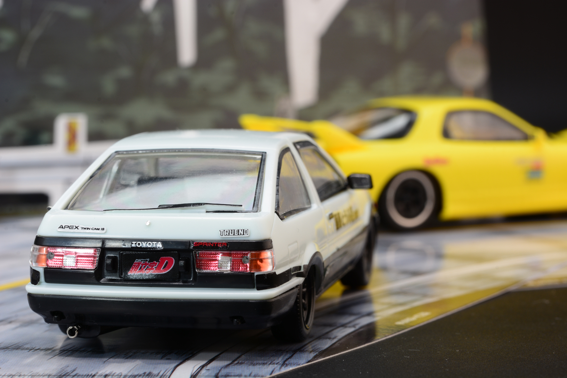 特に劇中を意識して撮影してみた。コミックス2巻の、拓海と啓介の対決シーン。拓海は明らかに曲がりきれないスピードでカーブに突っ込む