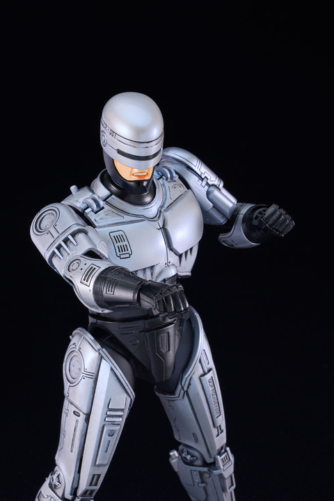 ロボコップ」がMODEROIDからプラモデル化！ 「オート9」取り出し