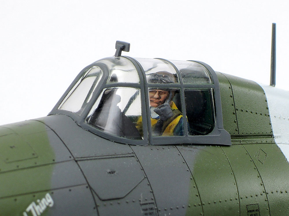 スライドキャノピーは開閉を選んで組み立て可能。マートレットの特徴のひとつでもある風防上部に装着された後方確認用ミラーもパーツ化