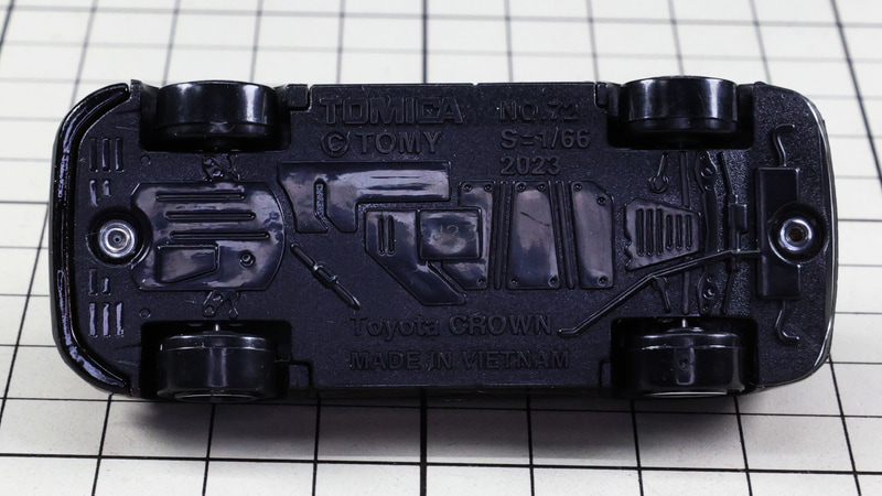 シャーシ：ハイブリッド車ならではのマフラーの逃がし方が面白いレイアウト