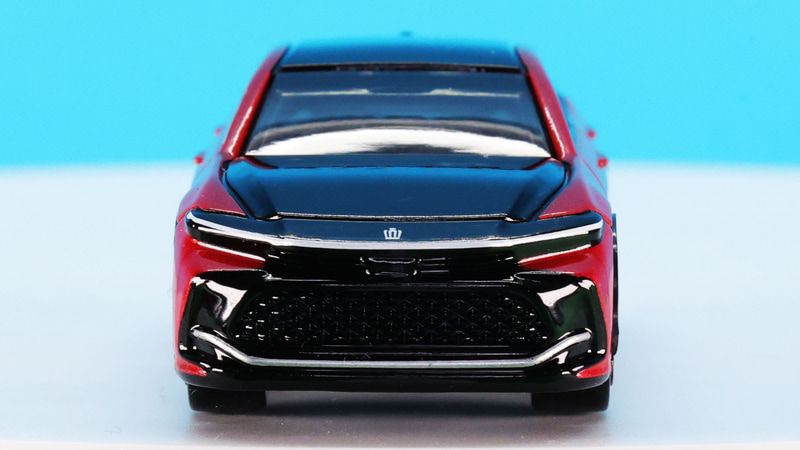 フロントマスクの特徴的な上下にあるシルバーライン加飾の高精細な塗装がすごい！