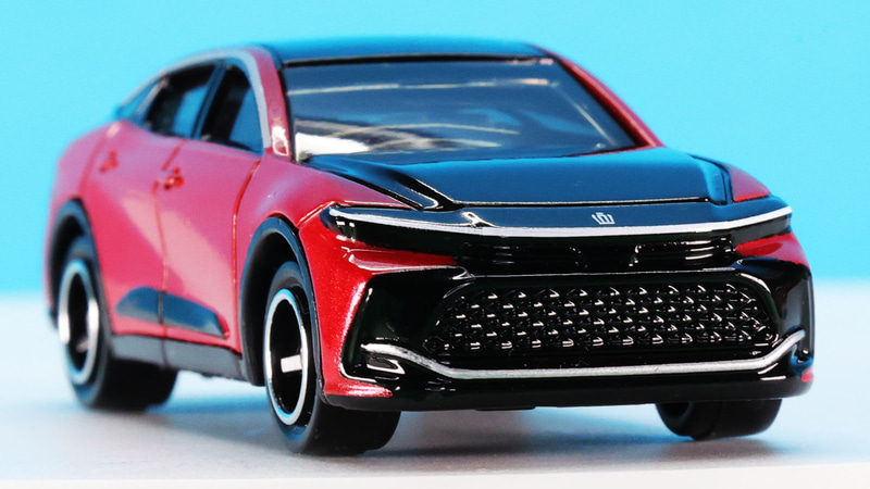 初回特別仕様のブラック／レッドのバイカラーの塗分けがかっこいい！