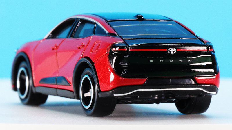 通常仕様とは違い、リアはブラックアウトされている部分が多くなります