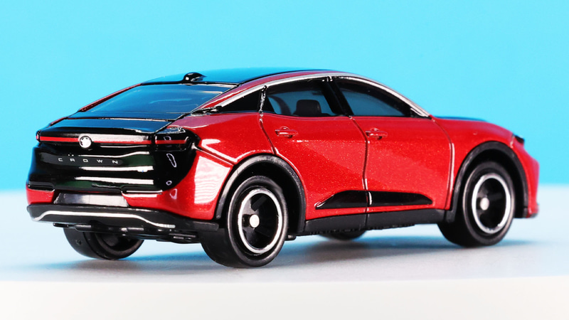 このブラックアウトがあるだけでだいぶイメージが変わります