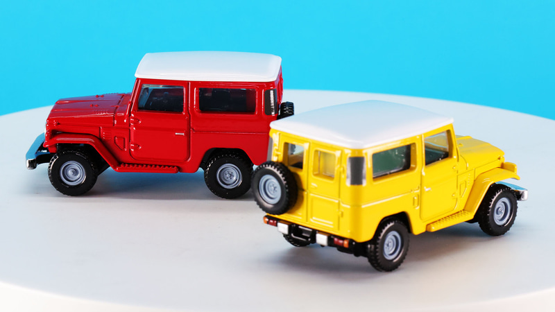 フロントバンパーがアームによる接続で、車体の前にぴょこんと飛び出しています