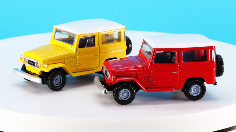 ヨンマルオーナーがサービスエリアの駐車スペースに集まっているみたい！