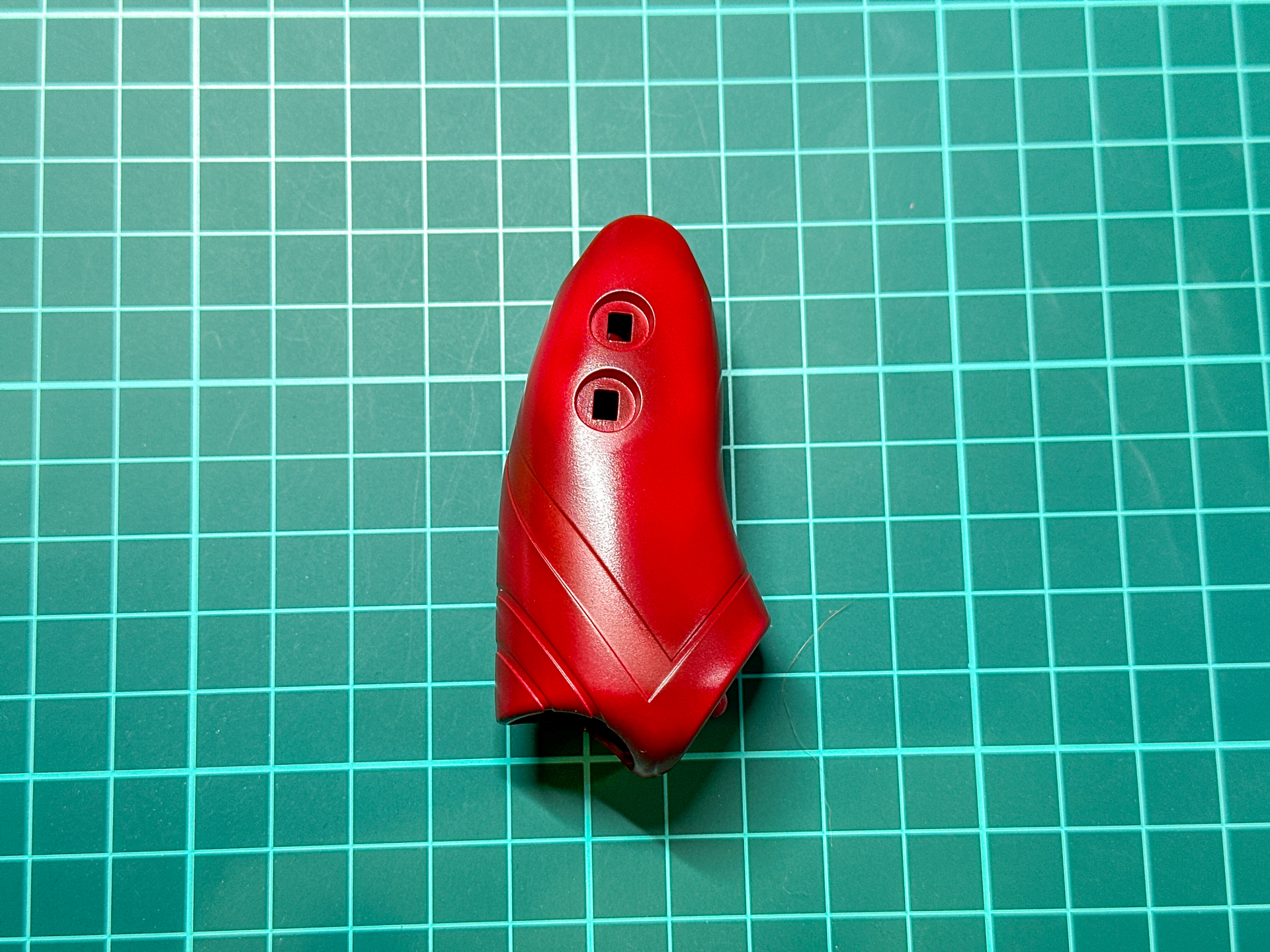 仕上げ色を立ち上げた前腕部パーツ。立体感と重厚感のある仕上がりとなりました。