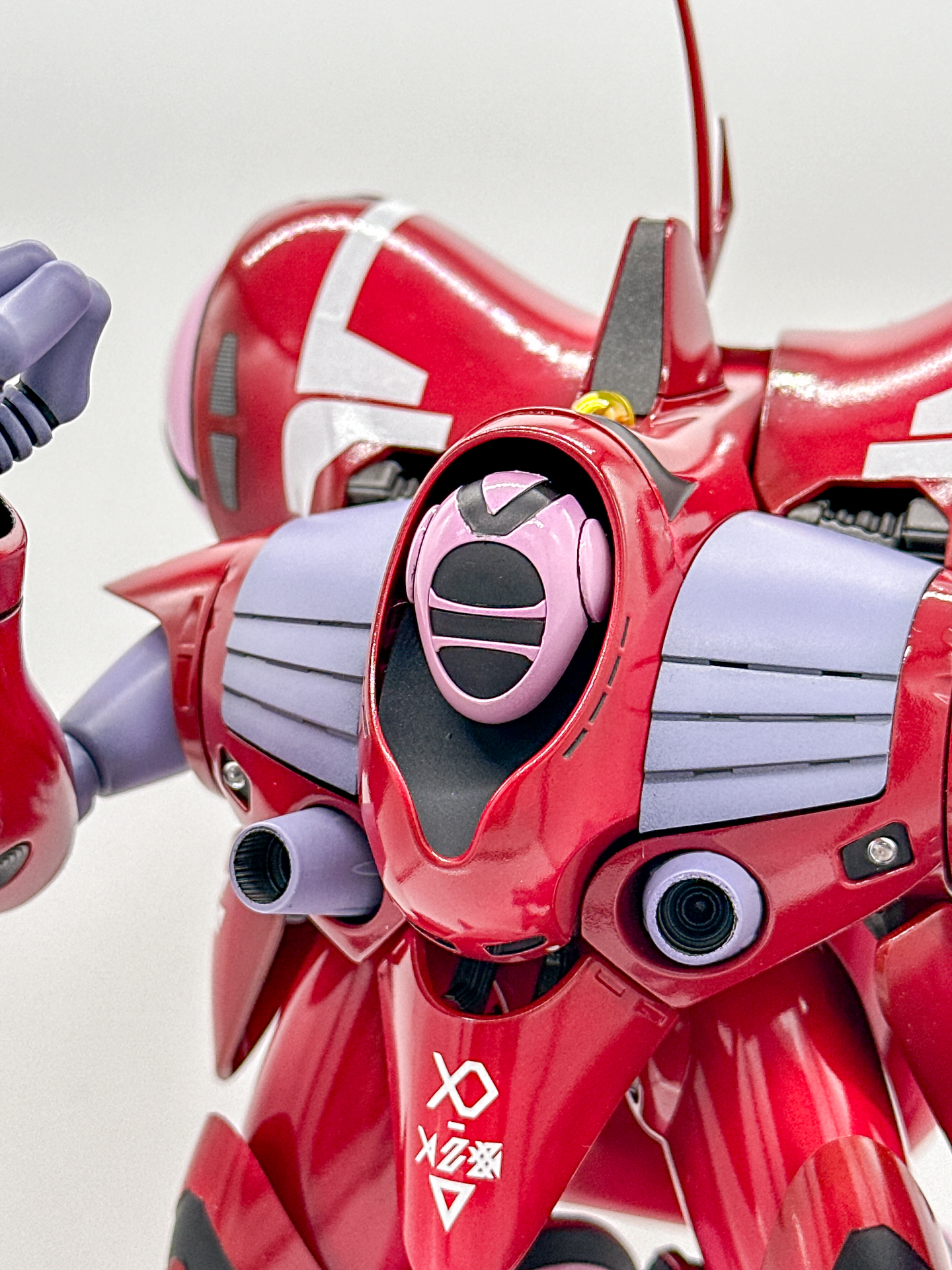 中口径速射インパクト・カノンは内部を関節色に塗装することで使用感のある仕上がりとしています。