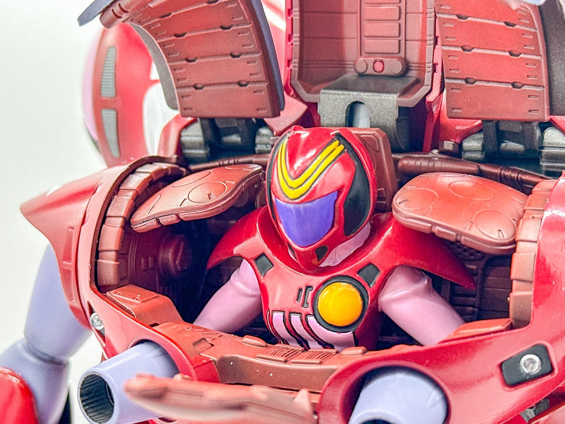 ミリア639のパイロットスーツはクァドラン・ローの外装と同様に立ち上げ塗装で仕上げました。