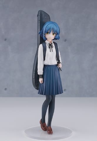 ぼっち・ざ・ろっく！」より山田リョウが愛用のベースケースを背負った