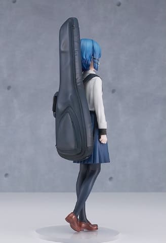ぼっち・ざ・ろっく！」より山田リョウが愛用のベースケースを背負った