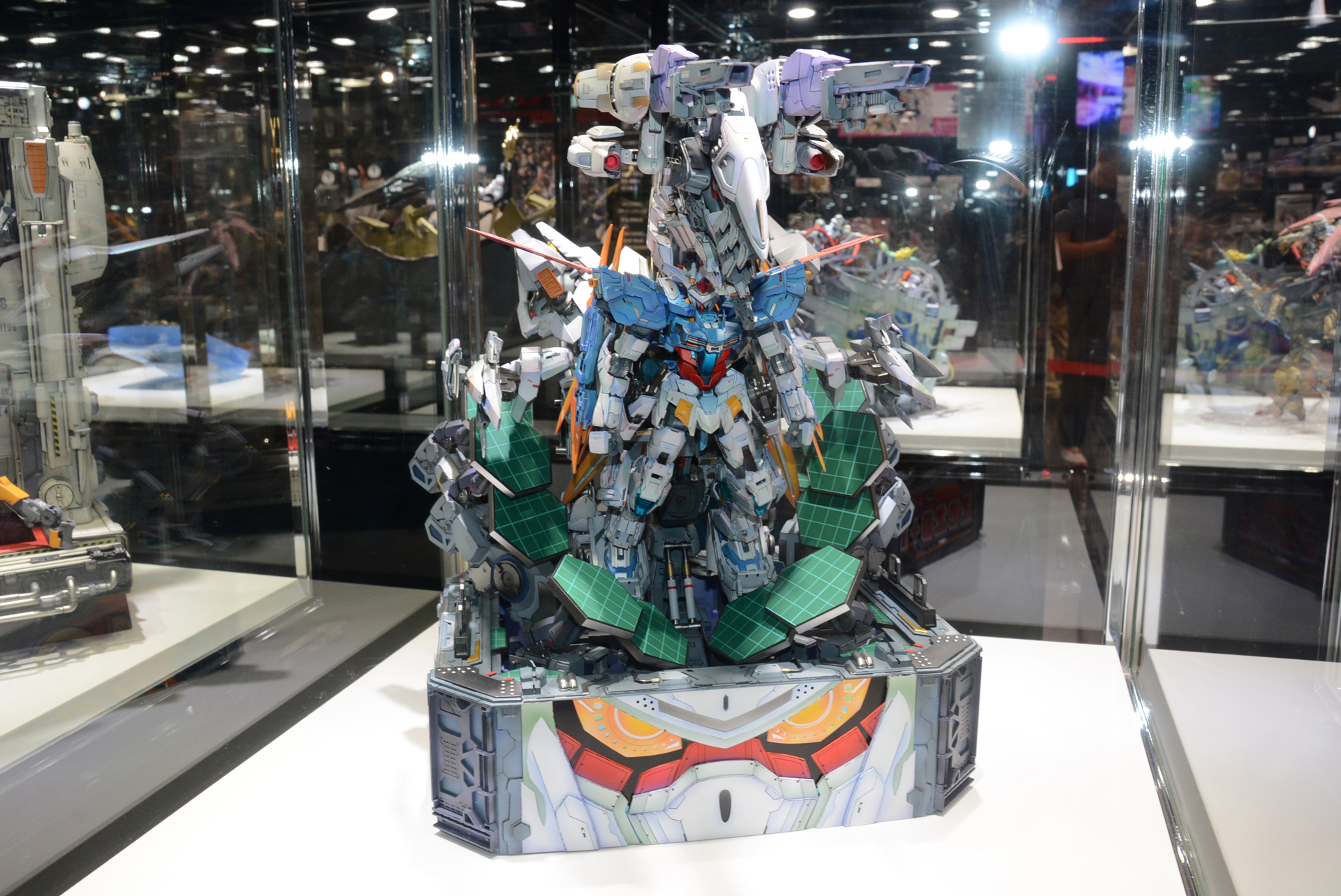 このサイズのGセルフは発売されていない。様々なパーツの改造でGセルフと、凄まじいメカを表現