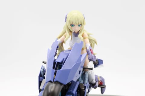 特集】【年末特集】バイク×装甲を“ミキシング”！ 美少女とマッチ