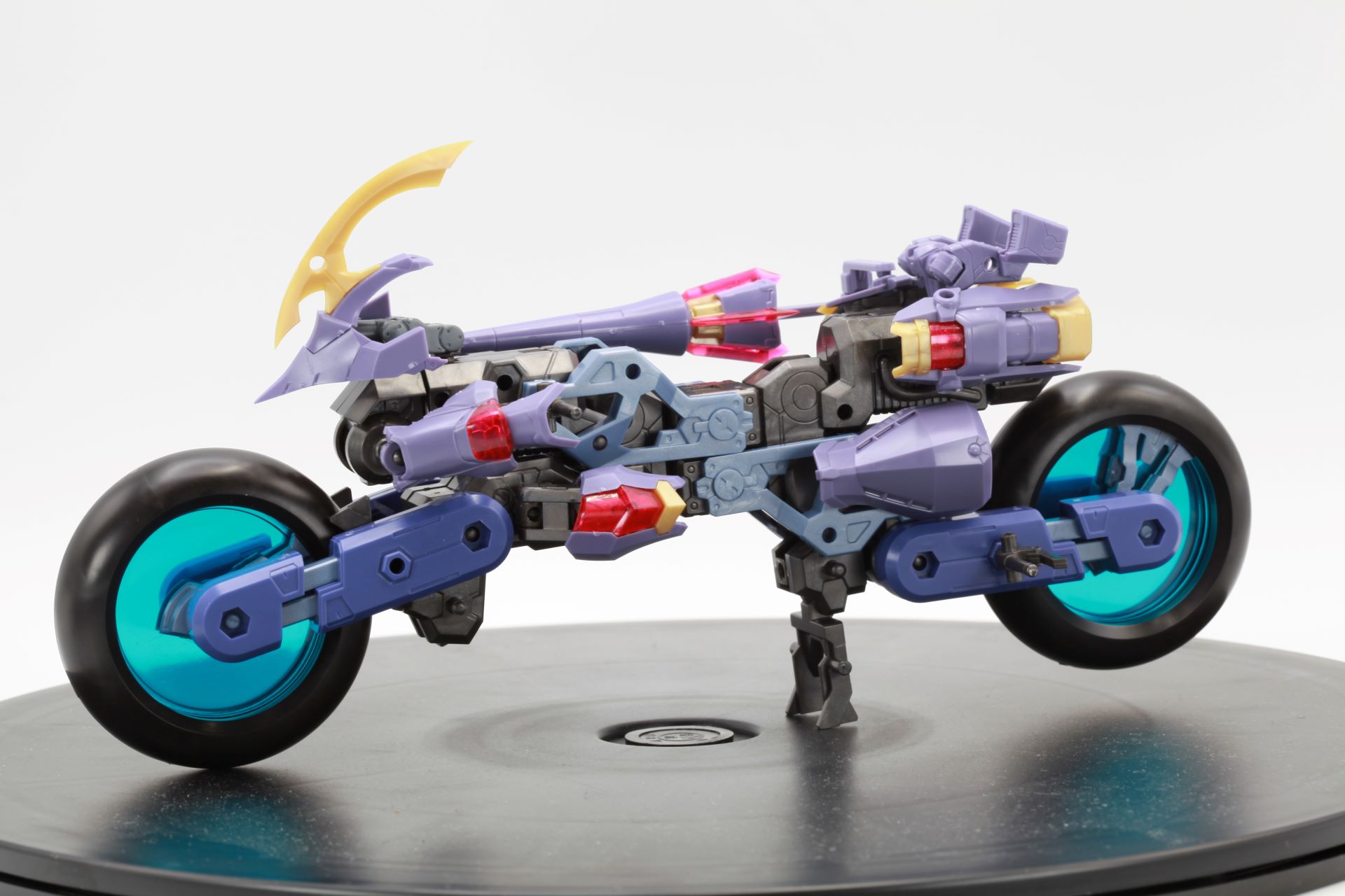 「ドゥルガーI」の装甲をそのまま組み合わせたミキシングバイク