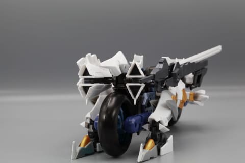 特集】【年末特集】バイク×装甲を“ミキシング”！ 美少女とマッチ